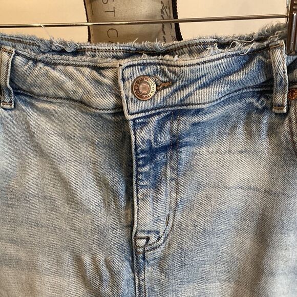 Maurice’s distressed stone washed raw hem jean skirt, size 14W - Picture 2 of 12